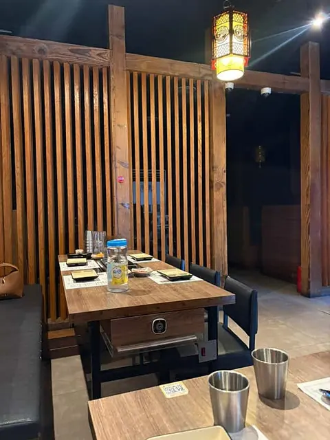 이가네양꼬치 광교직영점 내부 사진 1